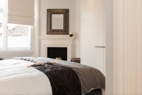 2 bedroom apartment to rent, North Audley Street, London