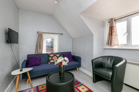 2 bedroom apartment for sale, College Park Close, LONDON, SE13