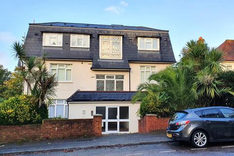 3 bedroom penthouse to rent, Forest Road, Poole