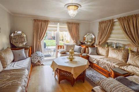 3 bedroom end of terrace house for sale, Alexander Road, London Colney, St. Albans