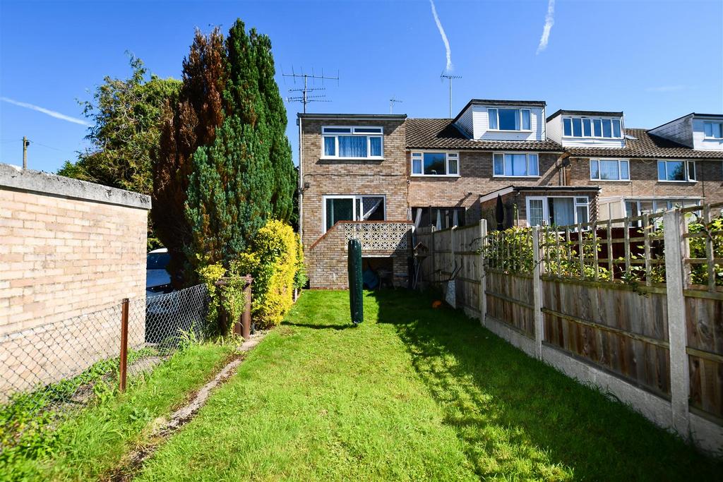 Moorlands, Frogmore, St. Albans 3 bed end of terrace house for sale £
