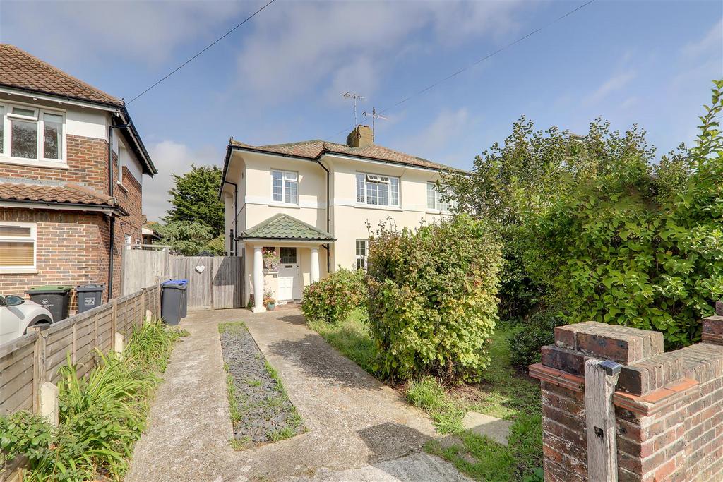 Lavington Road, Thomas A Becket, Worthing 3 bed semidetached house for