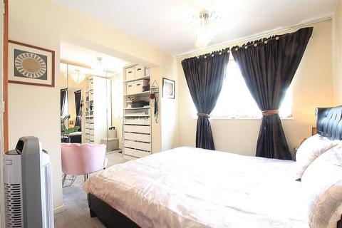 2 bedroom apartment for sale, Wheatlands, Heston TW5