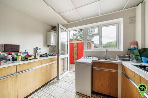 40 Fairmead Crescent, Edgware, HA8 8YQ