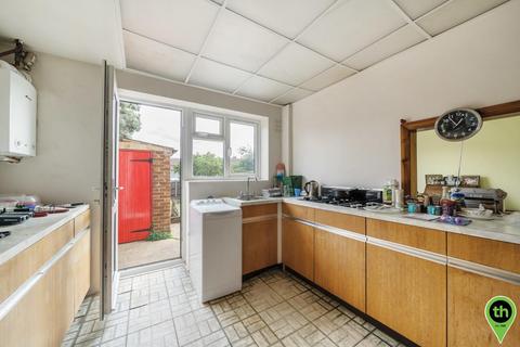 40 Fairmead Crescent, Edgware, HA8 8YQ