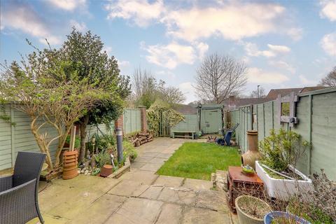 6 The Oval, Findon, Worthing, BN14 0TN