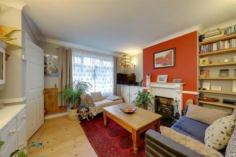 6 The Oval, Findon, Worthing, BN14 0TN
