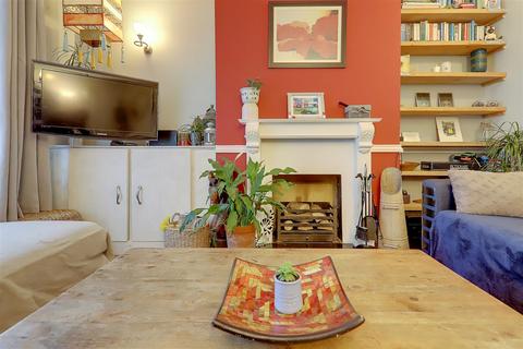 6 The Oval, Findon, Worthing, BN14 0TN