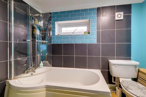 6 The Oval, Findon, Worthing, BN14 0TN