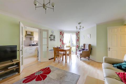 1 bedroom retirement property for sale - Penfold Road, Worthing