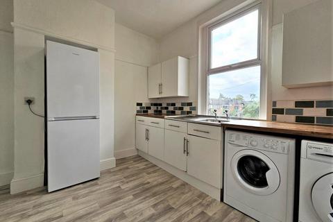 3 bedroom apartment to rent, Ashley Road, Hale