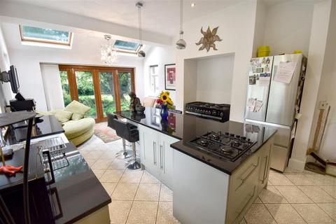6 bedroom detached house for sale, Lismore Road, Buxton