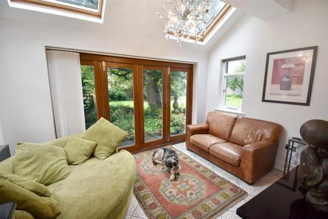 6 bedroom detached house for sale, Lismore Road, Buxton