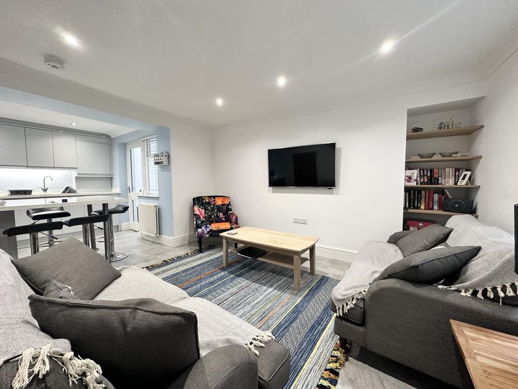 St. Johns Hill, Tenby, Pembrokeshire, SA70 2 bed terraced house for