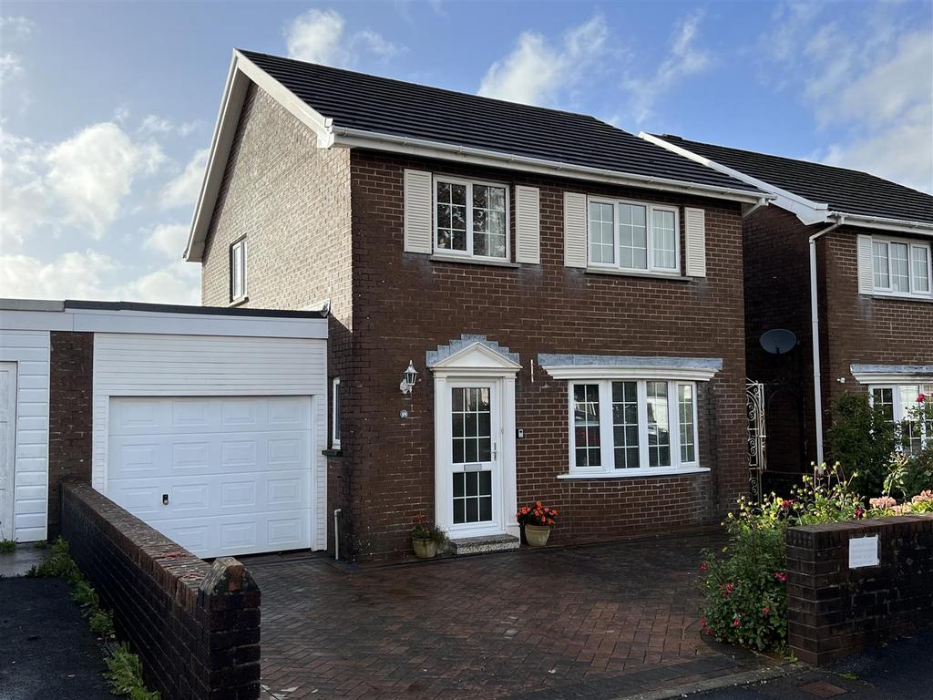 Stewart Drive, Ammanford 3 bed detached house for sale £275,000