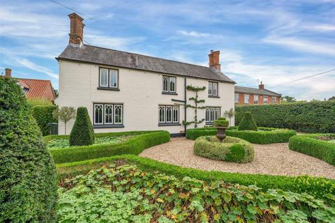 4 bedroom detached house for sale, Main Road, Hawksworth