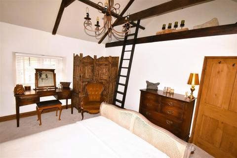 2 bedroom cottage for sale, High Street, Leadenham, Lincoln