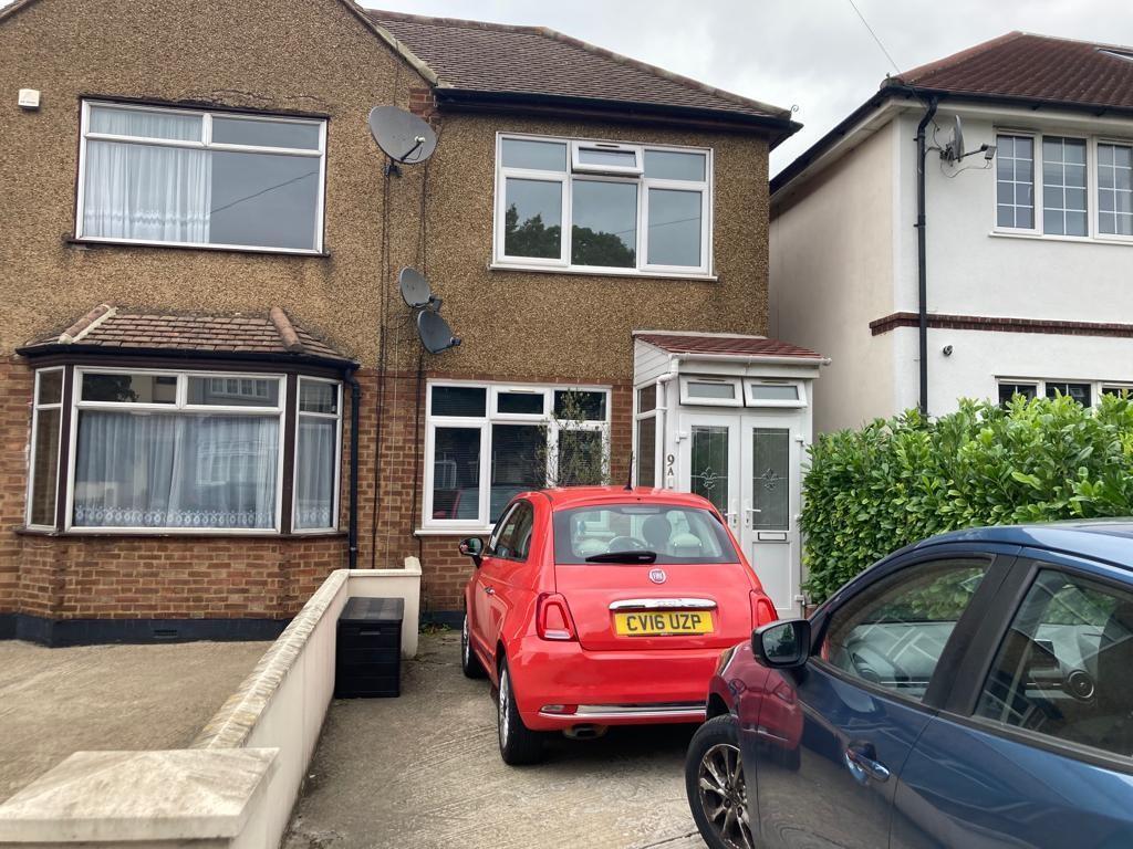 St. Marys Lane, Upminster 3 bed house to rent £1,895 pcm (£437 pw)