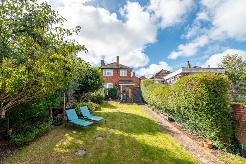 Alvington Road, Newport 3 bed detached house for sale £375,000