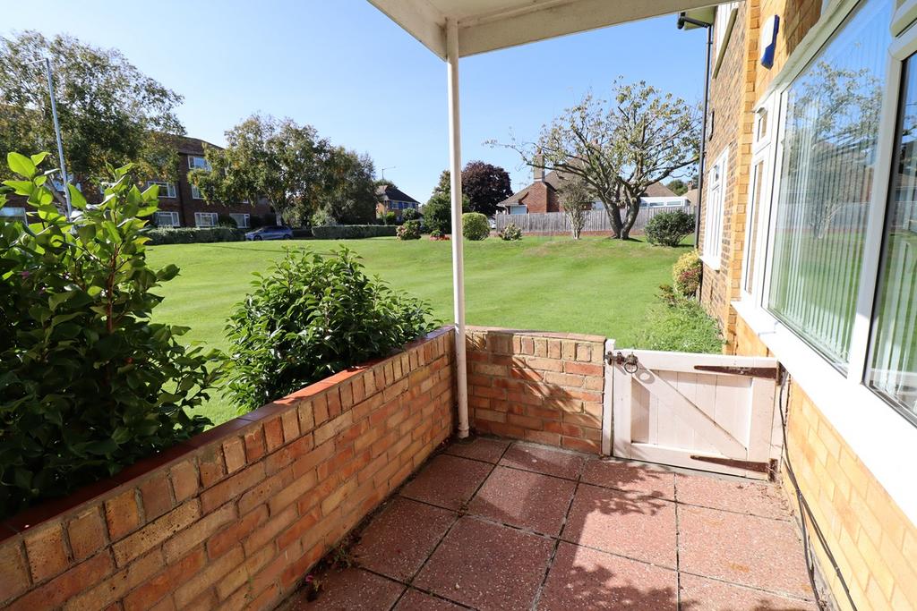 Drake House, Birkdale, BexhillonSea, TN39 2 bed flat for sale £264,500