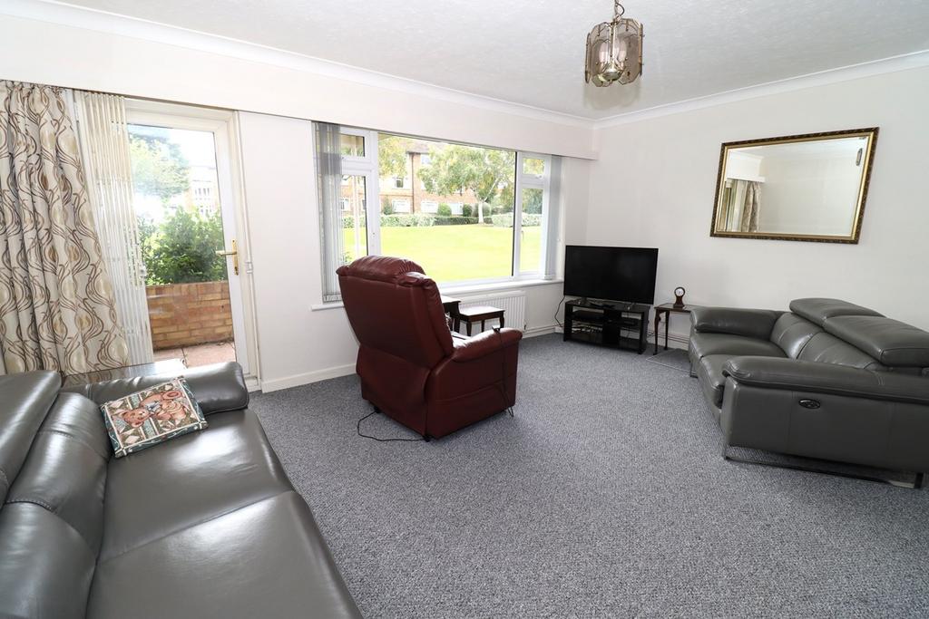 Drake House, Birkdale, BexhillonSea, TN39 2 bed flat for sale £264,500