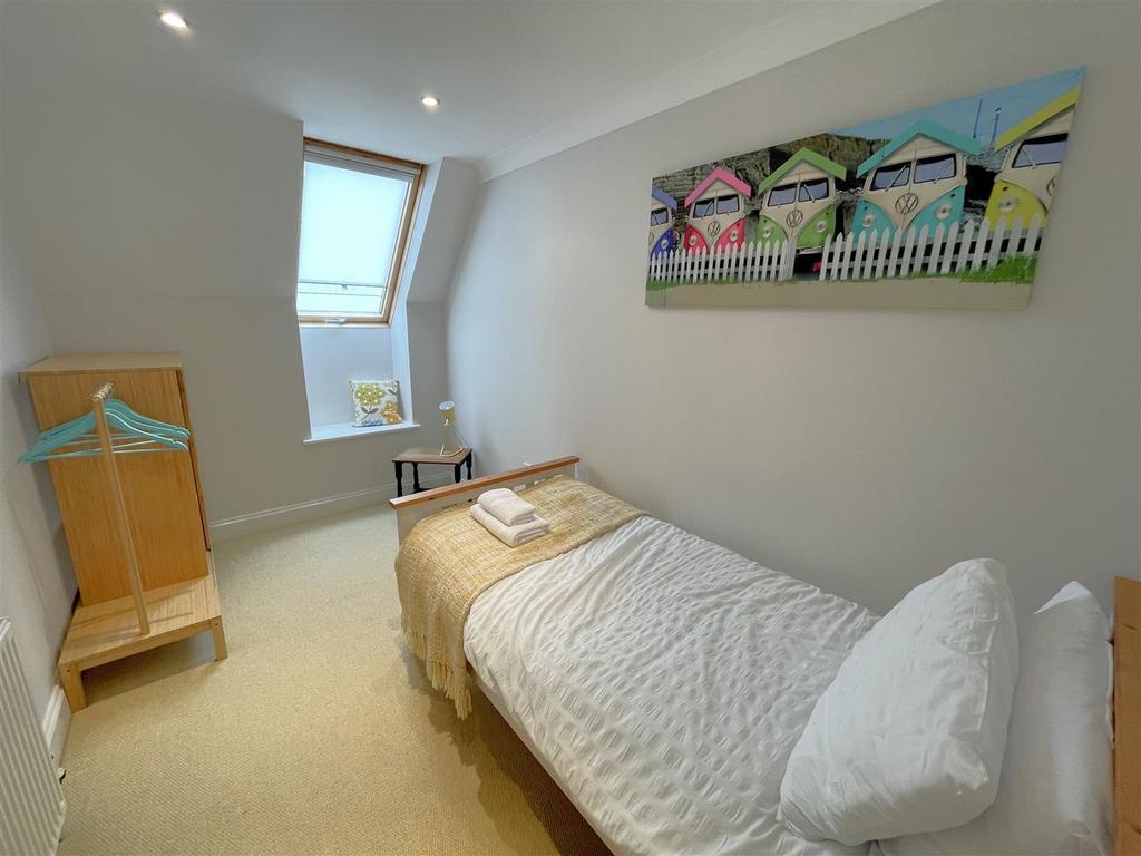 Bedroom 4.JPG