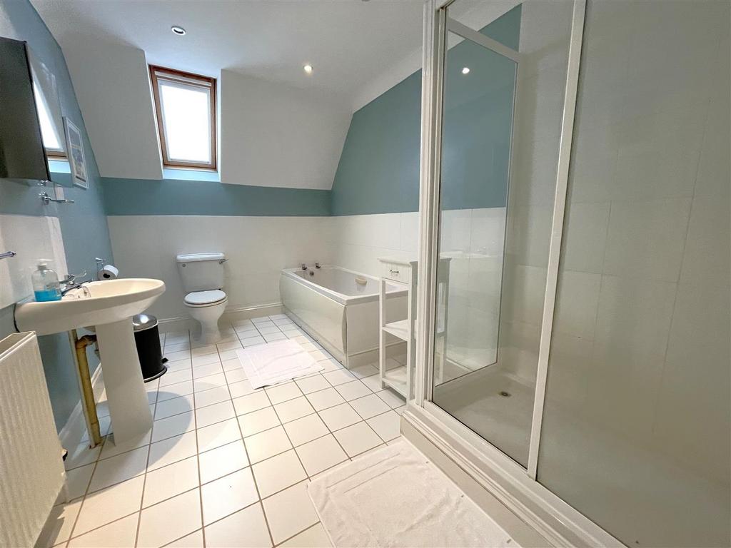 Bathroom.JPG
