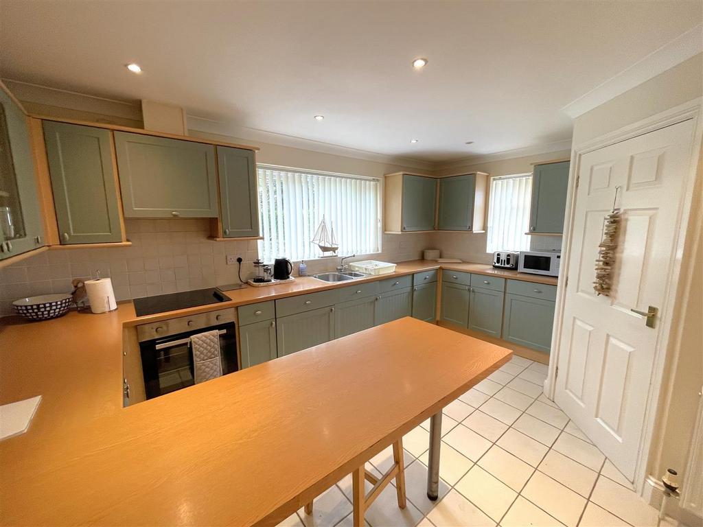 Kitchen.JPG