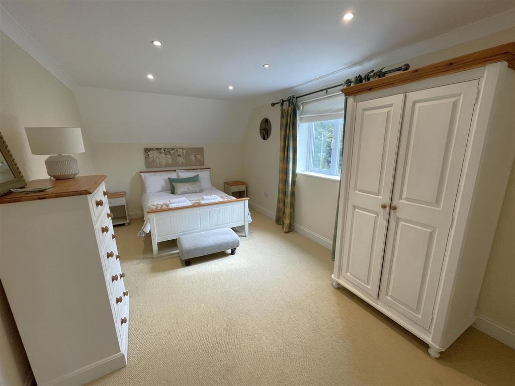 Bedroom 2.JPG