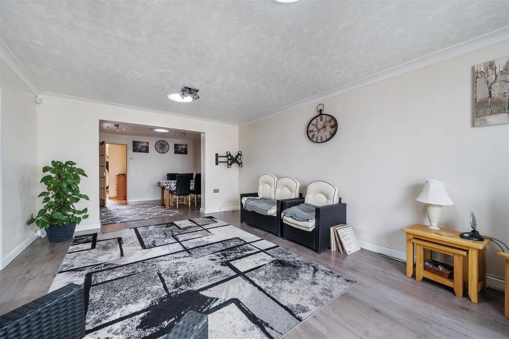 Poplar Avenue, Bedford 3 bed semidetached bungalow for sale £410,000