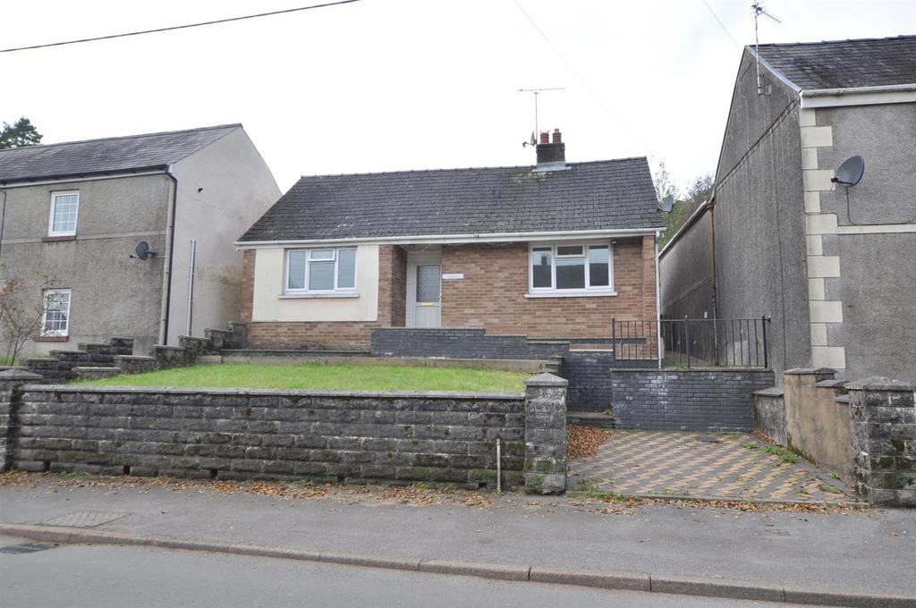 High Street, St. Clears, Carmarthen 2 bed house to rent £750 pcm (£