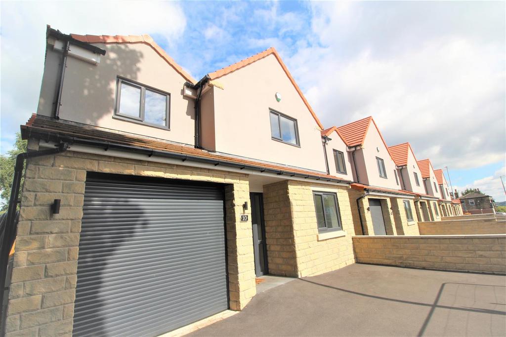 Highmoor Lane, Cleckheaton BD19 4 bed detached house £1,850 pcm (£427 pw)