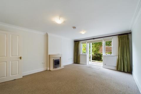 2 bedroom flat for sale - Clare Gardens, Hitchin, SG4