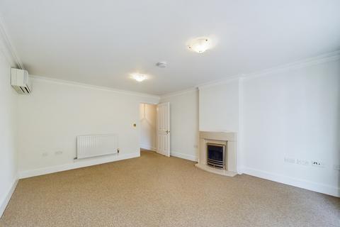 2 bedroom flat for sale, Clare Gardens, Hitchin, SG4