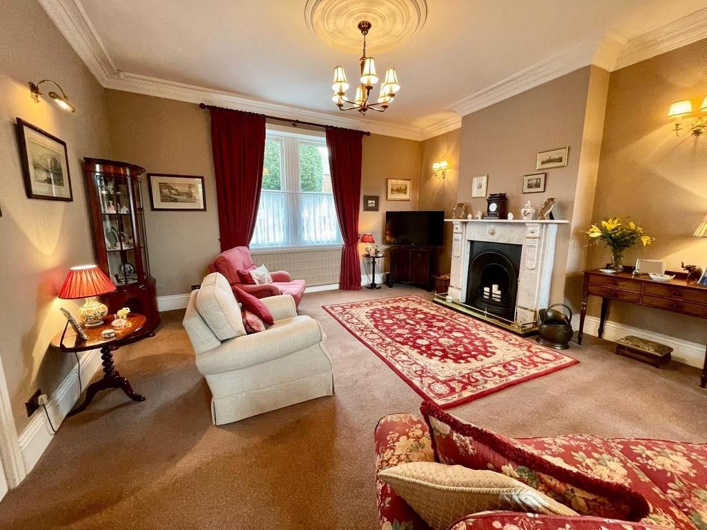 Lounge/family room