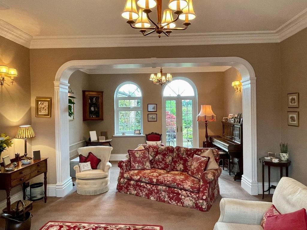 Lounge/family room