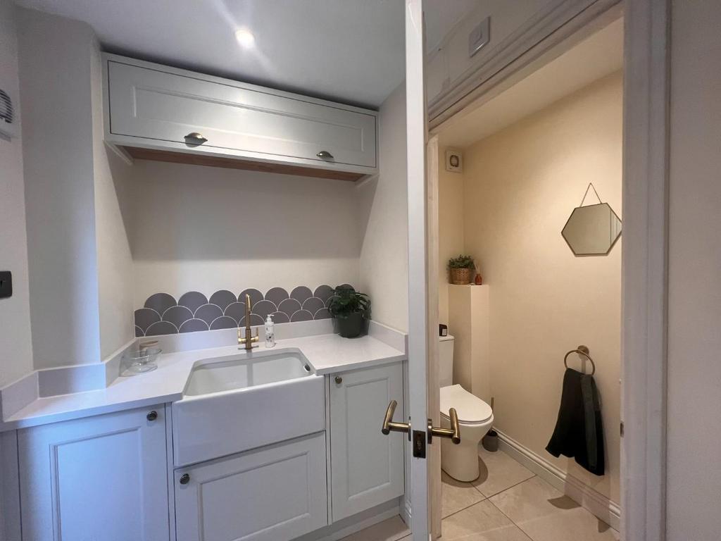 Utility room and WC Hollow.jpg