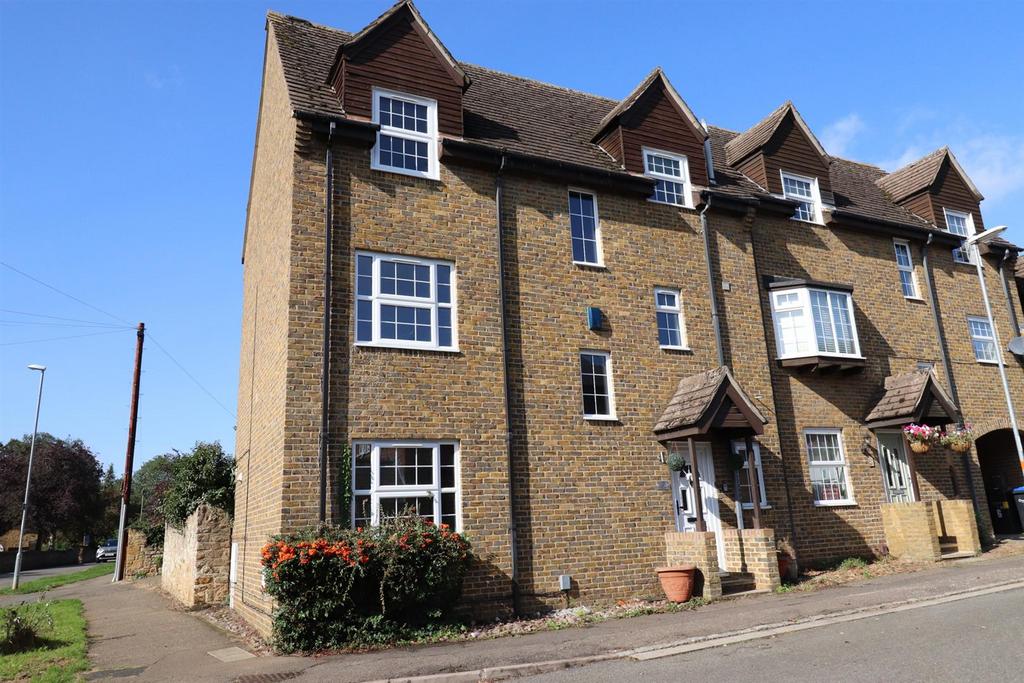 The Mews, Weston Favell, Northampton 4 bed end of terrace house for