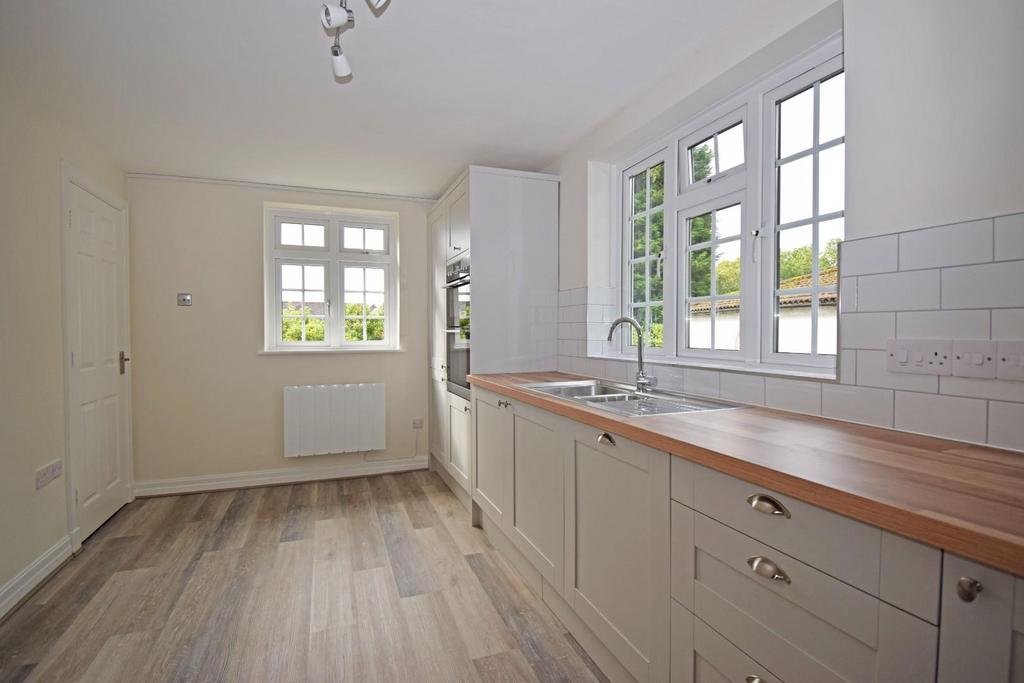 45 Romsley Hill Grange, kitchen b.jpg