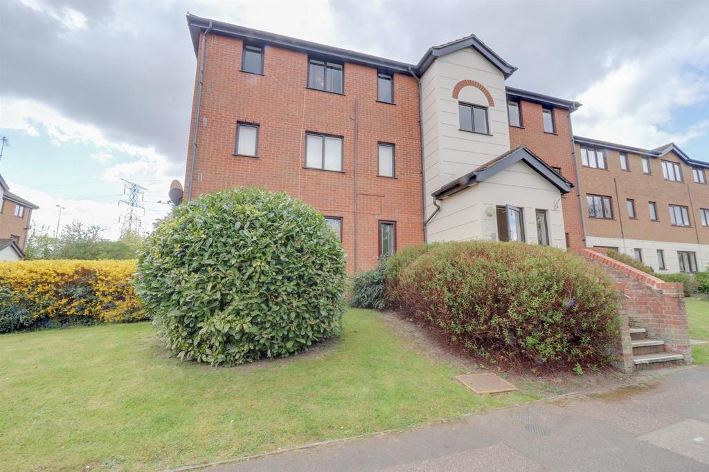 Parrotts Field, Hoddesdon, Hertfordshire 1 bed flat to rent £995 pcm