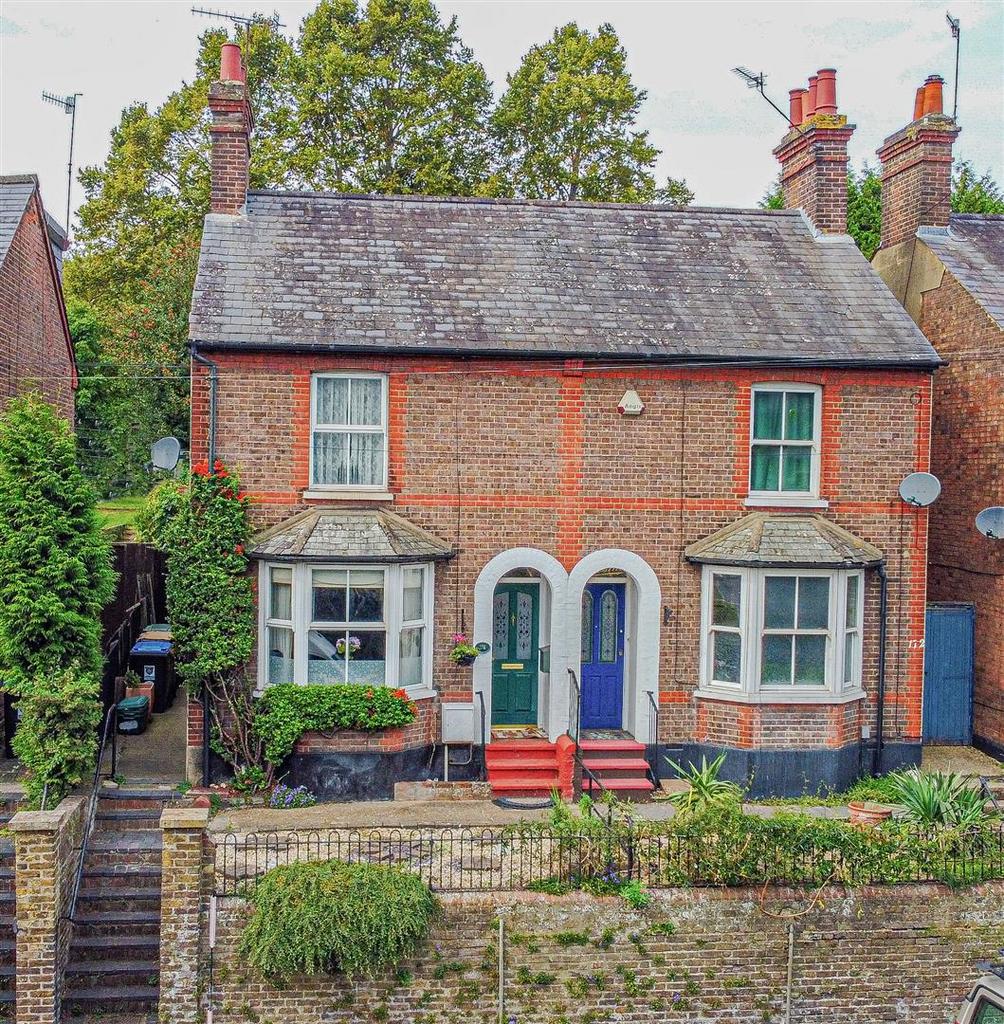 Leighton Buzzard Road, Hemel Hempstead 3 bed semidetached house for