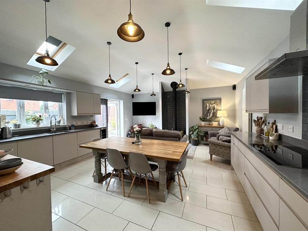 Windfall Way, Elmbridge, Gloucester 4 bed detached house for sale £