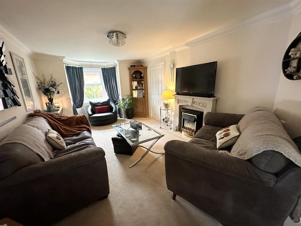 Windfall Way, Elmbridge, Gloucester 3 bed detached house for sale £