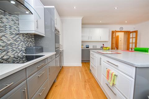 99 Brigg Road, Messingham, Scunthorpe, DN17 3QX