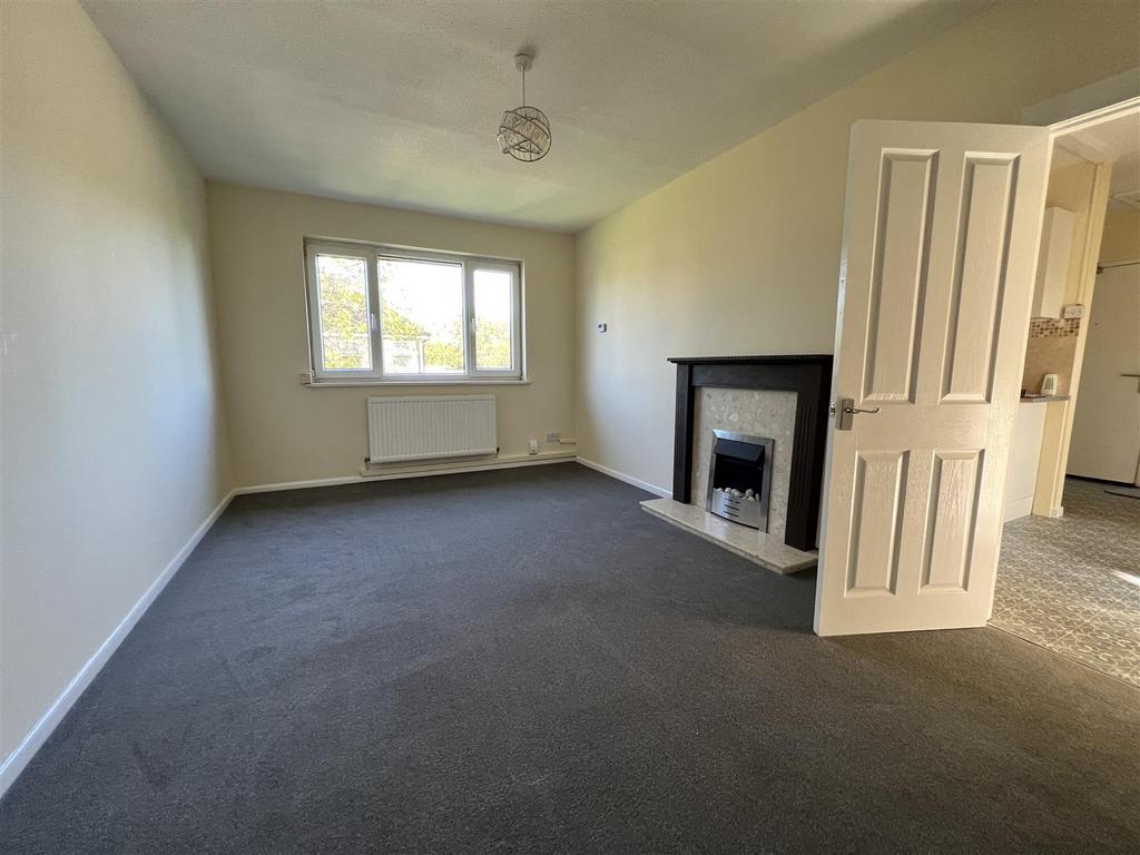 Mansfield Road, Athersley North, Barnsley 2 bed apartment for sale £