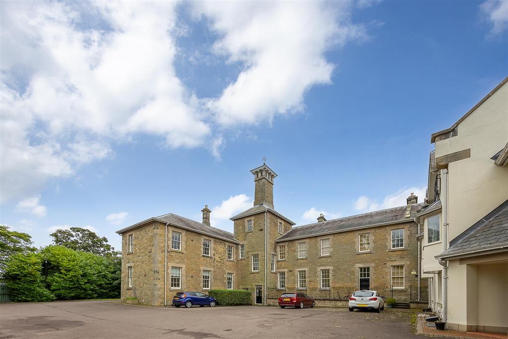 Lanesborough Court, Gosforth... 1 bed flat £165,000