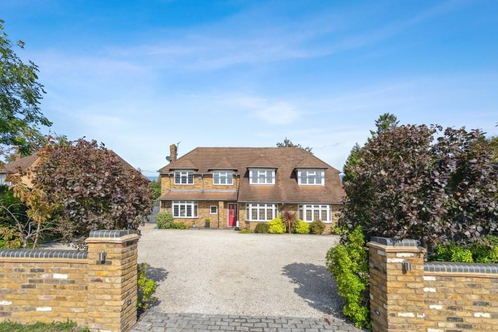 Copthall Lane, Chalfont St Peter SL9 5 bed detached house for sale £1,650,000
