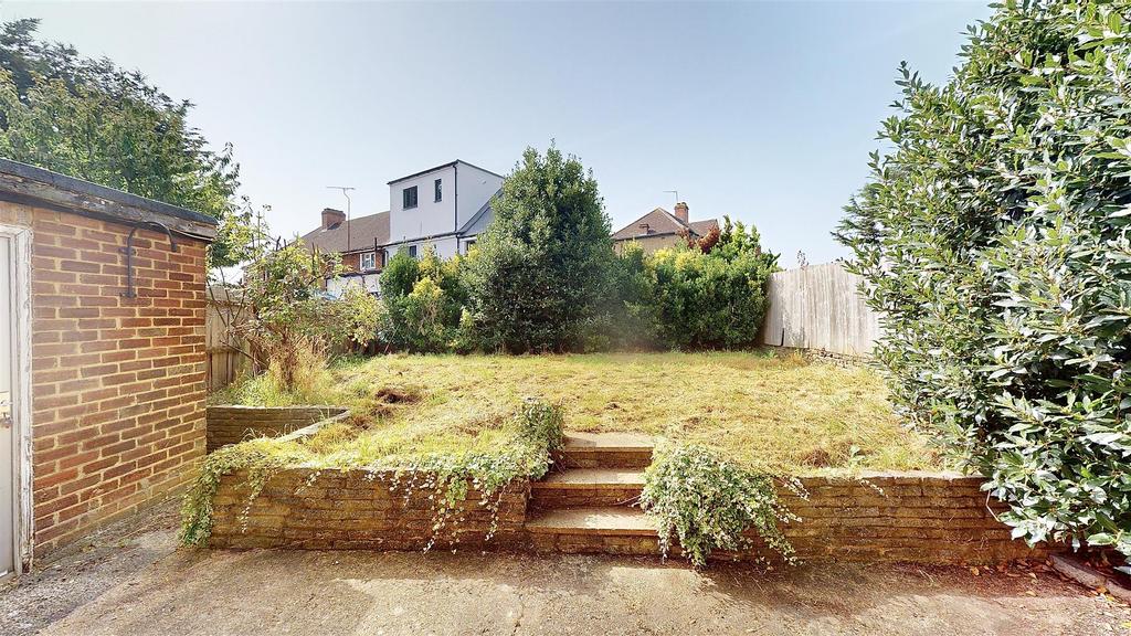 Hazel Close, Brentford 4 bed end of terrace house for sale £550,000
