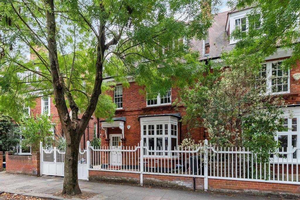 Woodstock Road, Chiswick 3 bed flat £3,250 pcm (£750 pw)