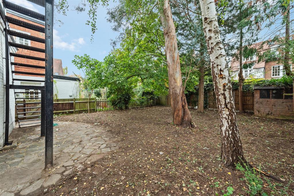 Woodstock Road, Chiswick 3 bed flat £3,250 pcm (£750 pw)